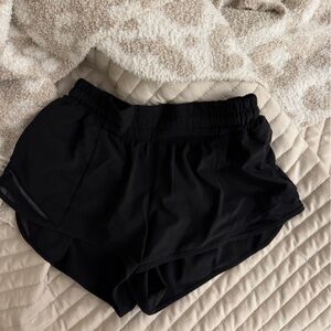 black lululemon hotty hots 2.5”
